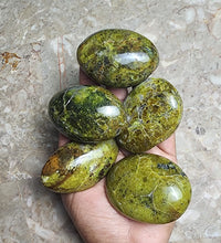 HQ Green Opal Palmstone