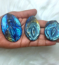 Flashy Labradorite Yoni