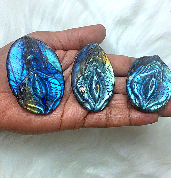 Flashy Labradorite Yoni